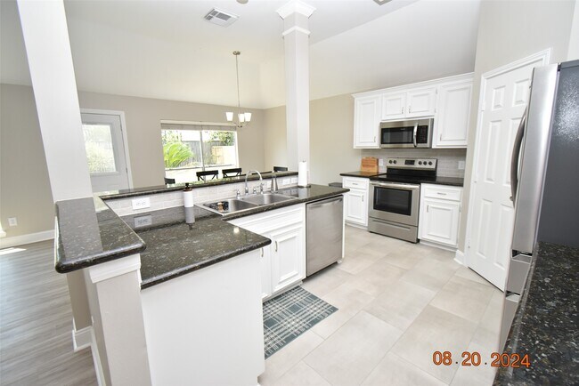 Foto del edificio - 3806 Vinecrest Dr