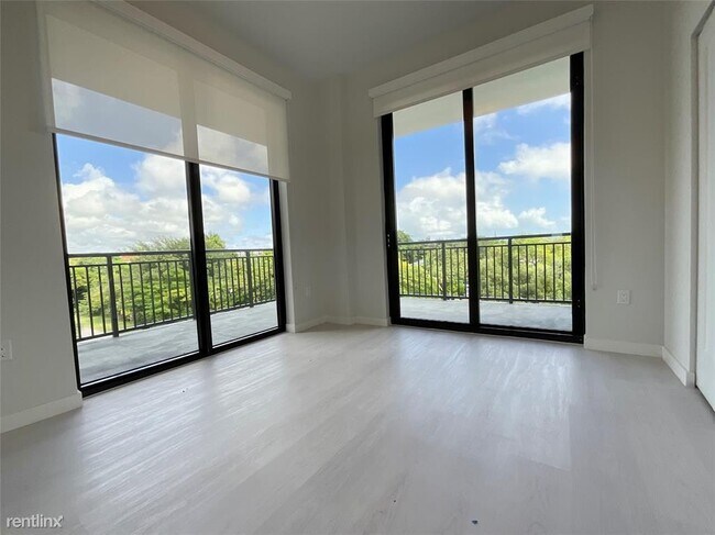 Building Photo - 3 br, 2 bath House - 9820 SW 183rd St # 307