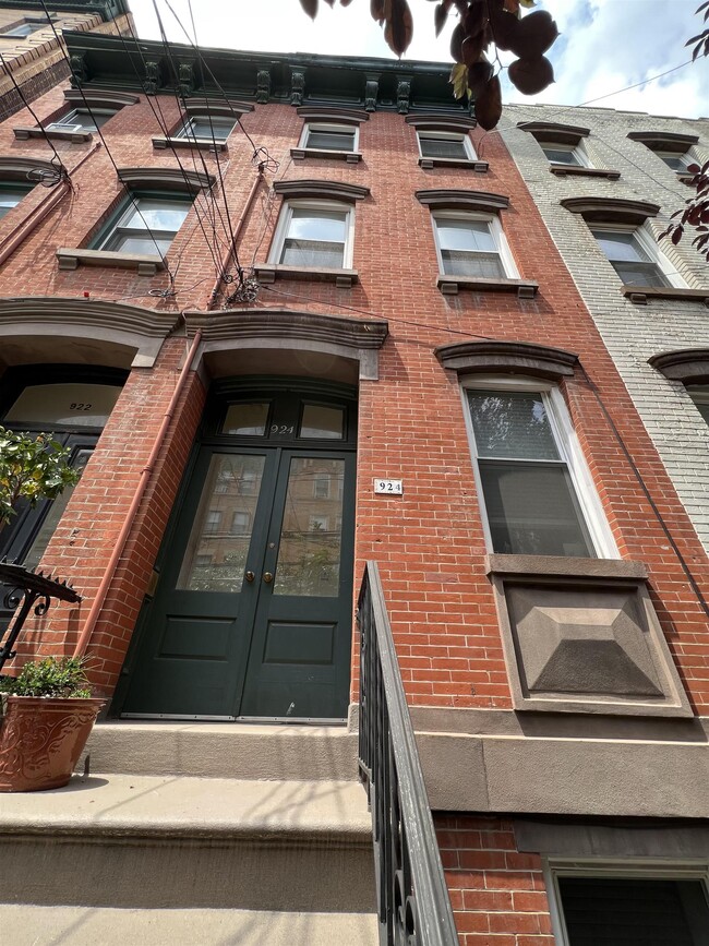 Foto del edificio - 924 Willow Ave