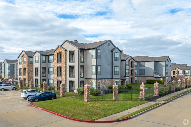 Building Photo - 2800 Tranquility