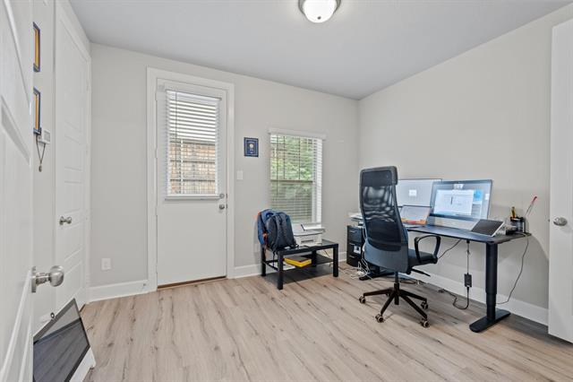 Foto del edificio - 5304 Laurel Branch Dr