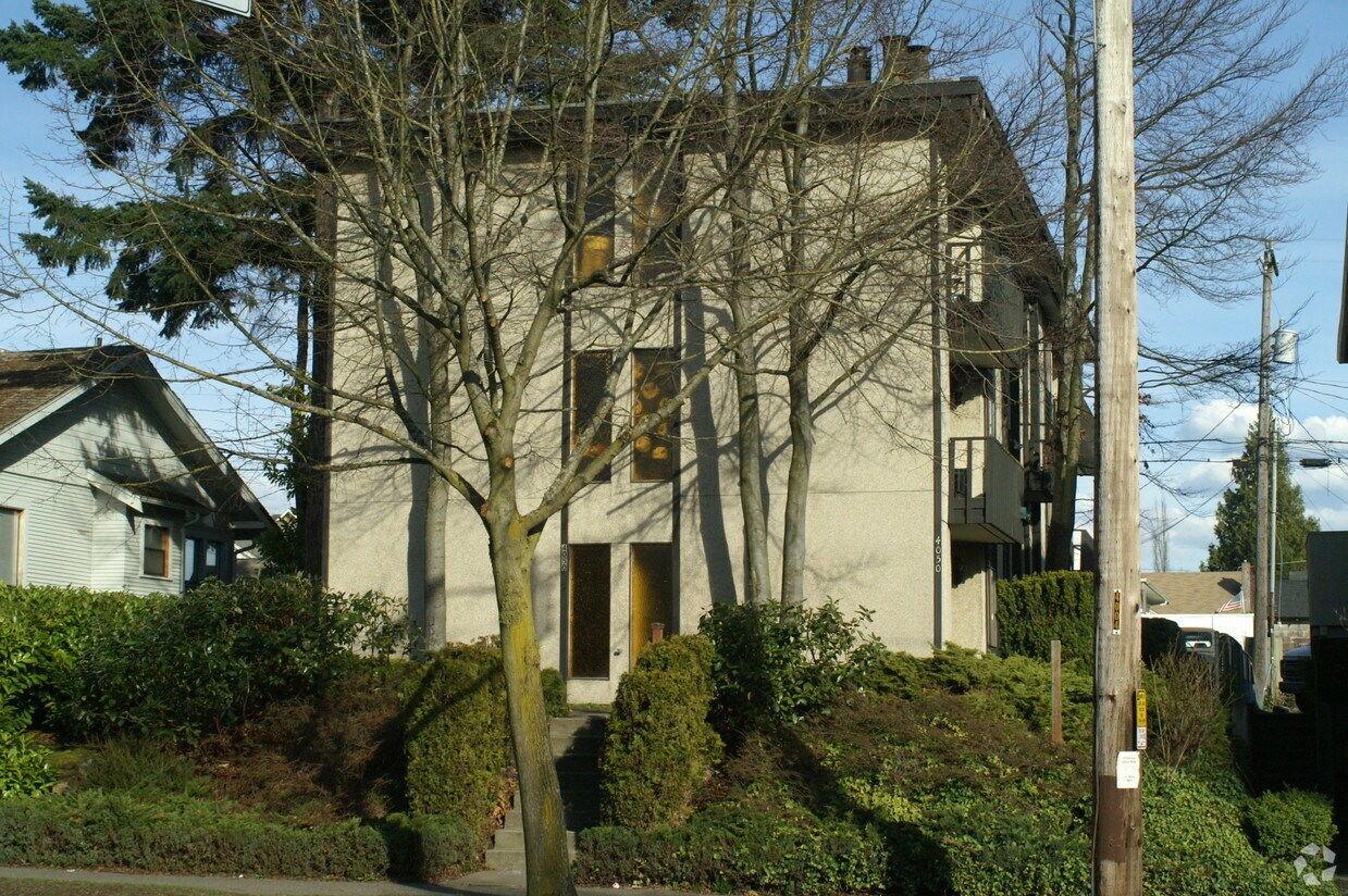Building Photo - California Avenue Apartments