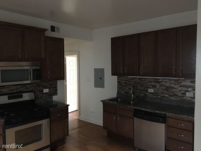 Building Photo - 3547 W Dickens Ave