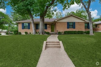 Building Photo - 8305 Londonderry Ln