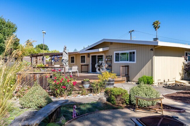 Foto del edificio - 751 Juniper Ct