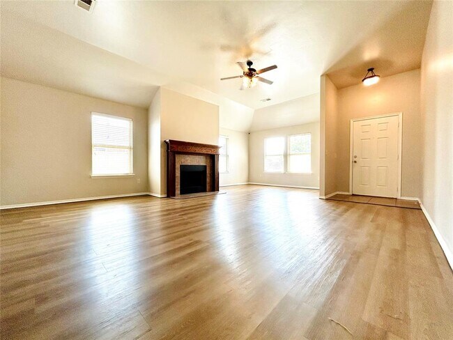 Building Photo - 2120 Mill Creek Way