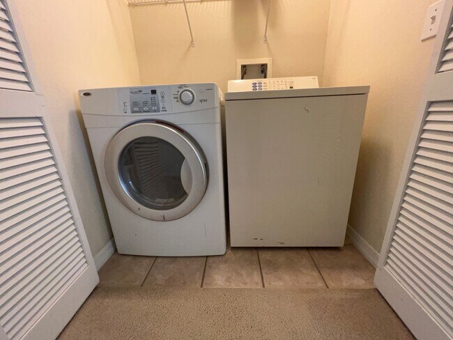 Building Photo - Beautiful 2-bedroom, 2-bath Condo availabl...