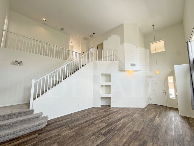Foto del edificio - 1275 E Marcella Ln