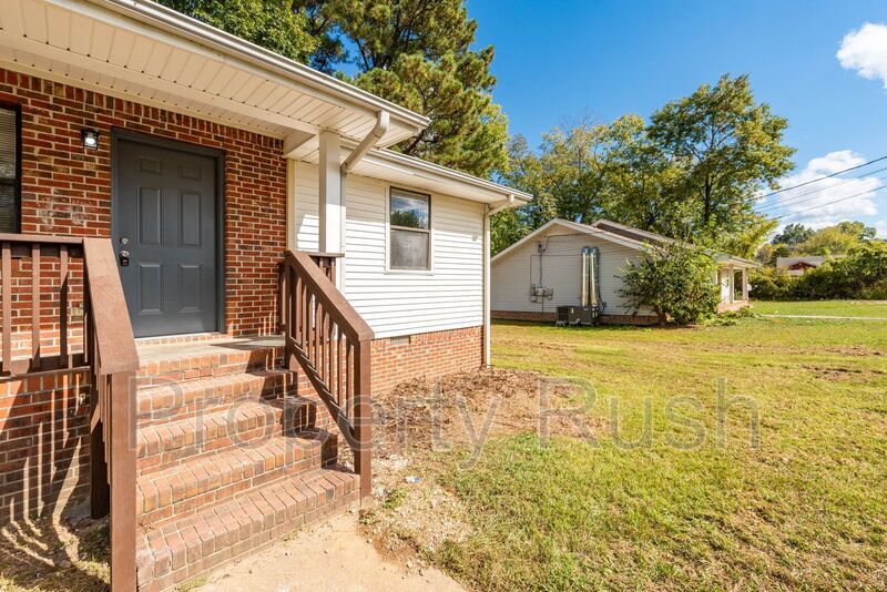 Foto principal - 718 Salem Rd