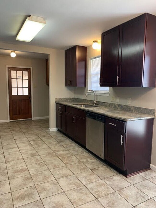 Foto del edificio - 16538 Patton Ave