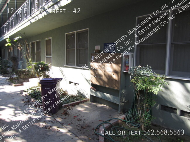 Building Photo - Lower gated 1 bed w/hardwood floors & onsi...