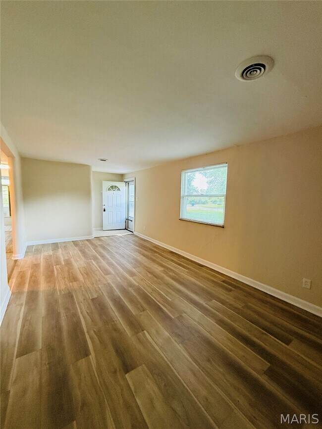 Foto del edificio - 544 Thurston Ave