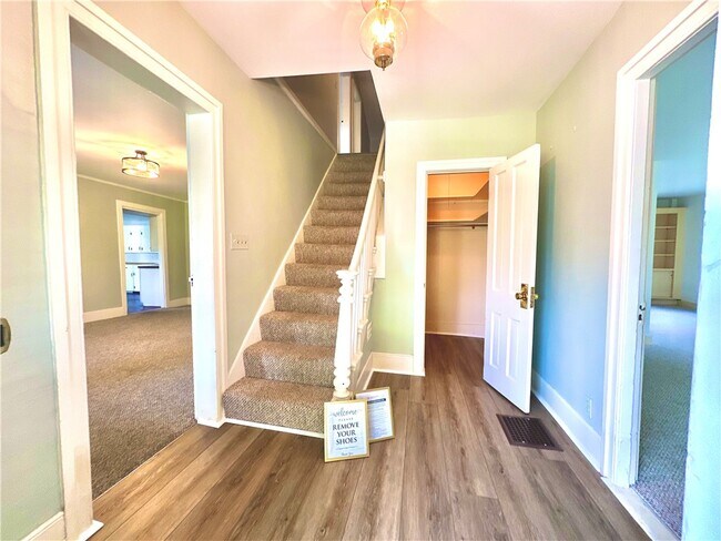 Foto del edificio - 1253 Fairport Rd