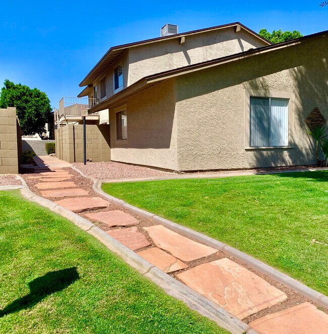 Foto del edificio - 8546 E Bellview St