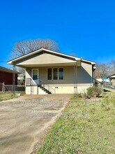 Building Photo - 903 Rose Ave