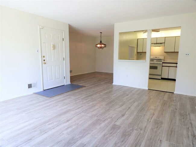 Building Photo - 68 Crabapple Ln