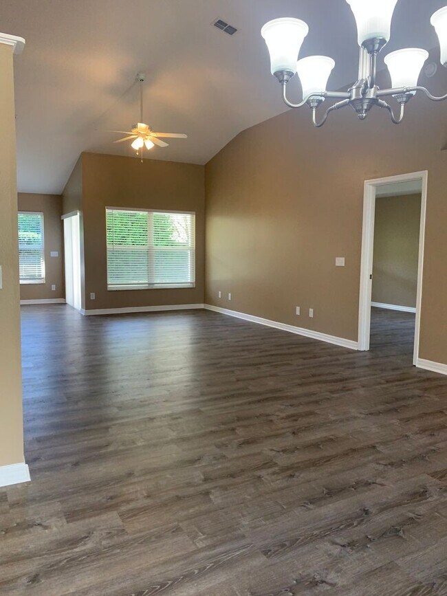 Building Photo - 3/2 with bonus/office in Twin Rivers- Oviedo