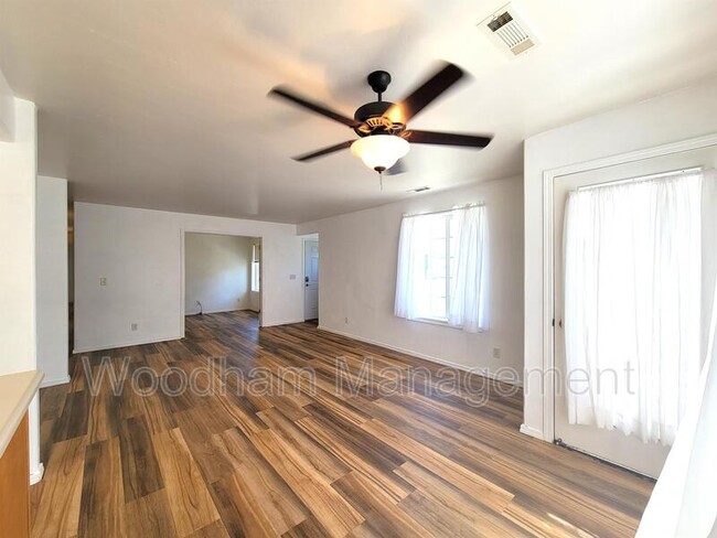 Building Photo - 3026 W Villard St