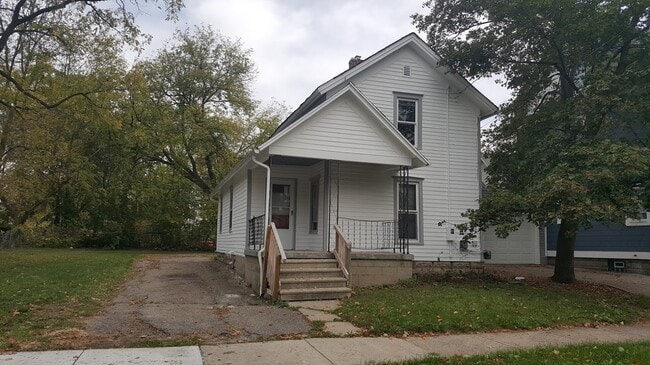 Building Photo - 506 N Sycamore St