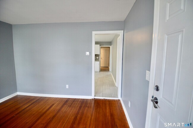 Foto del edificio - 807 Brewster St