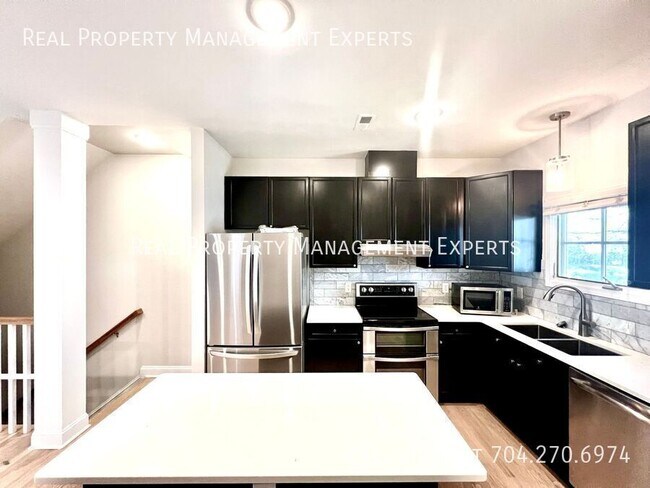 Foto del edificio - 729 Grandin Rd