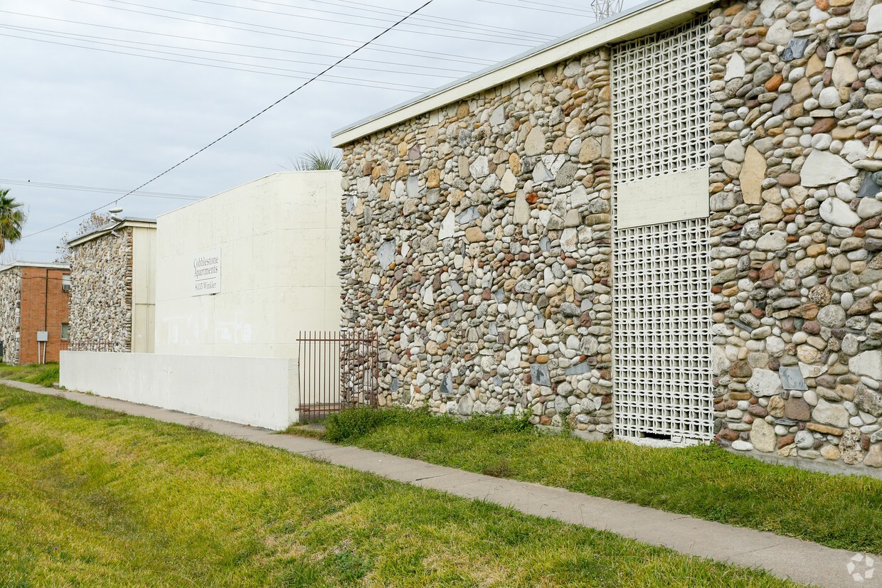 Primary Photo - Cobblestone Apartments