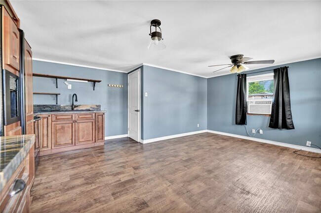 Building Photo - 10821 TX-150