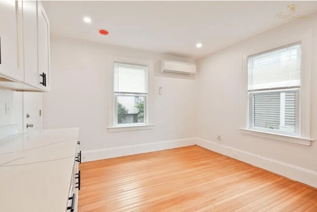 Foto del edificio - 122 Elmgrove Ave