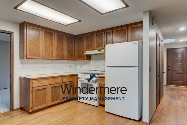 Building Photo - Spacious 3 Bedroom 2.5 Bath