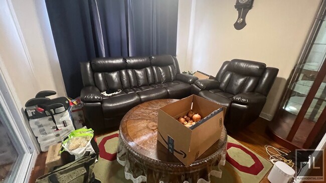 Foto del edificio - SUNNY & LARGE 3 BEDROOMS  EAST 56 STREET/ ...