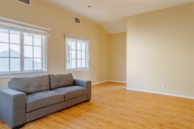 Foto del edificio - 508 N Canon Dr