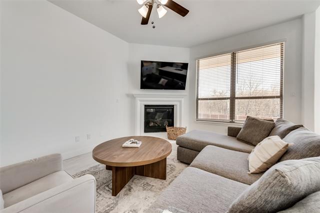 Foto del edificio - 901 Gold Finch Ln