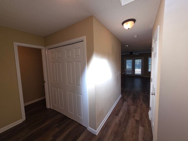 Foto del edificio - 435 Sandy Oak Dr