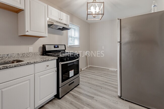 Building Photo - NOW OFFERING $250 OFF THE FIRST FULL MONTH...