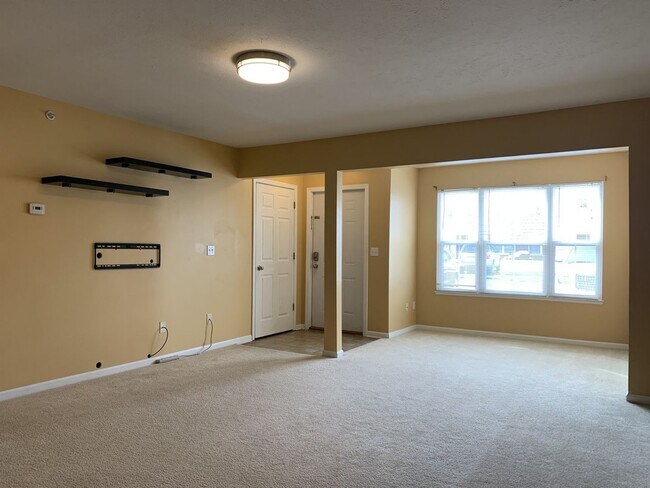 Building Photo - 3-BDR 2-BATH CONDO IN GRAND LEDGE - Cat Fr...