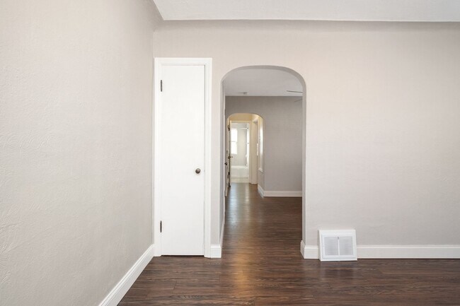 Foto del edificio - 7068 Sutherland Ave