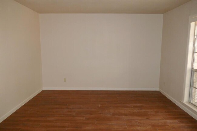 Foto del edificio - 4616 Birch St