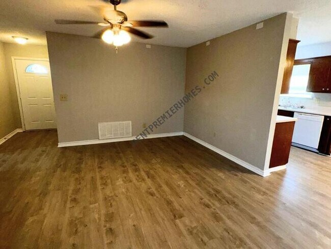 Foto del edificio - 5904 SE 8th St