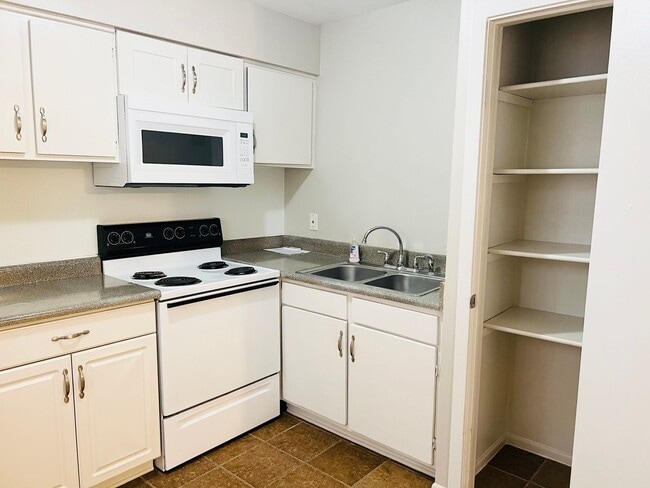 Foto del edificio - Pied Piper Apartments (Studio/1 Bath)