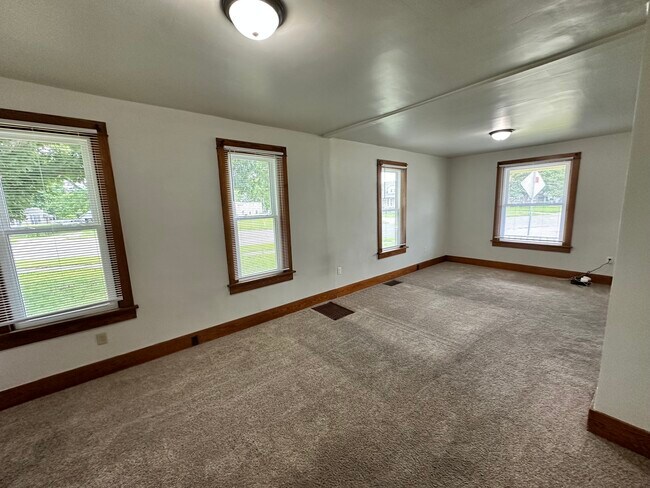 Building Photo - 917 Curran St