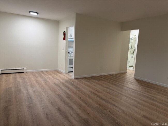 Building Photo - 2 Colonial Dr