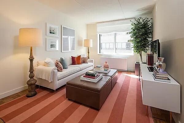 Foto del edificio - 511 W 44th St