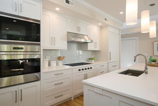 Building Photo - 1248 Beacon St