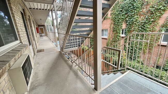 Building Photo - 1 bed/1 bath condo near Wash Park