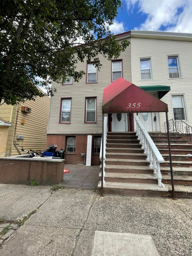 Building Photo - 355 Liberty Ave