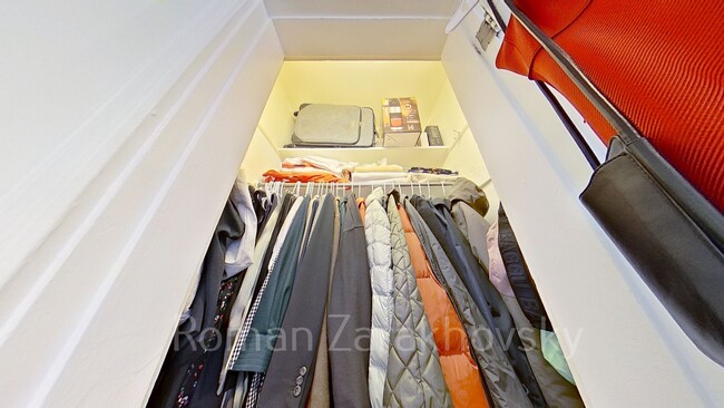 Foto del edificio - 74 Brainerd Rd