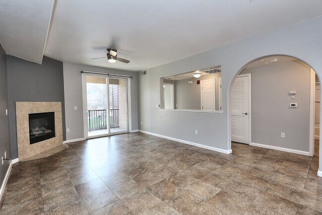 Foto del edificio - Beautiful Condo in Gated Community for Rent!