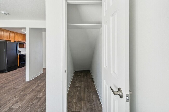 Foto del edificio - Alturas Vose Townhomes