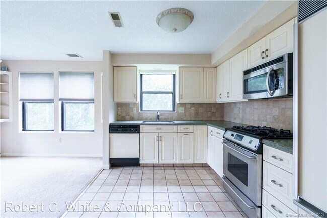 Building Photo - 3 br, 2 bath House - 3228 Whitney Ave, Uni...