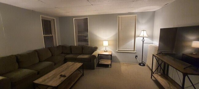 Building Photo - 1567 Tibbits  Ave